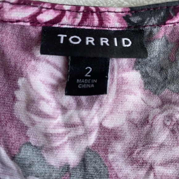Torrid Floral Blouse Size 2 18/20 Burgundy Pink Short Tie Sleeves Romantic - Picture 6 of 10